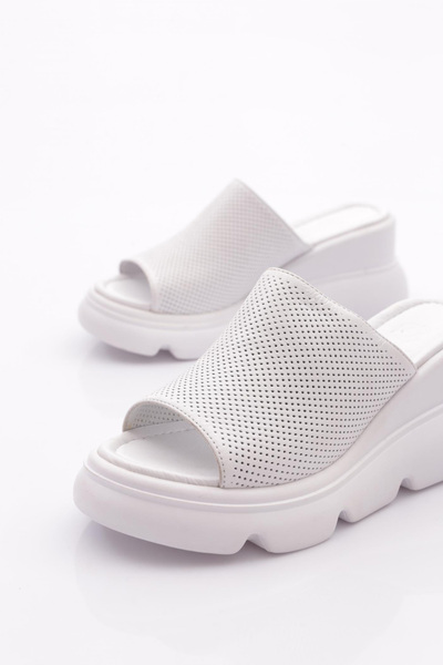 DGN 010-10765 Women's Thick Sole Slippers