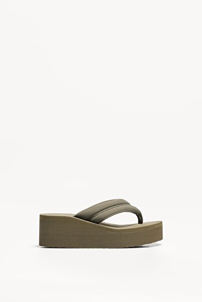 Bershka Kapitone platform sandalet