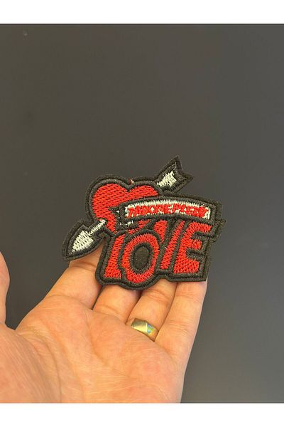 Gönülden Tasarım APLICAȚIE DE CUSUT CU INIMĂ SCRISĂ LOVE, CARE SE ADESĂ LA FIER DE FIER 6X5 CM