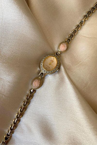 Q&Q Custom Rose Embroidered Design Steel Cord Small Vintage Women Wristwatch