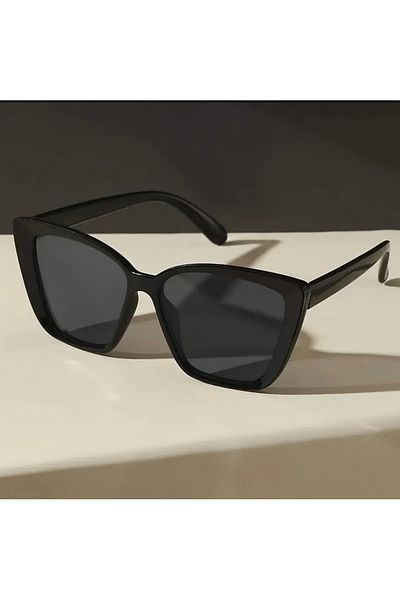 Manu Collection Women's Cat Eye Black Sunglasses with Uv 400Filter with Special Case
