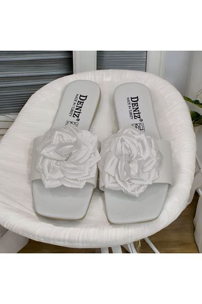Moda fiesta Flat Sole Women's Slippers with Stylish Flower Accessories