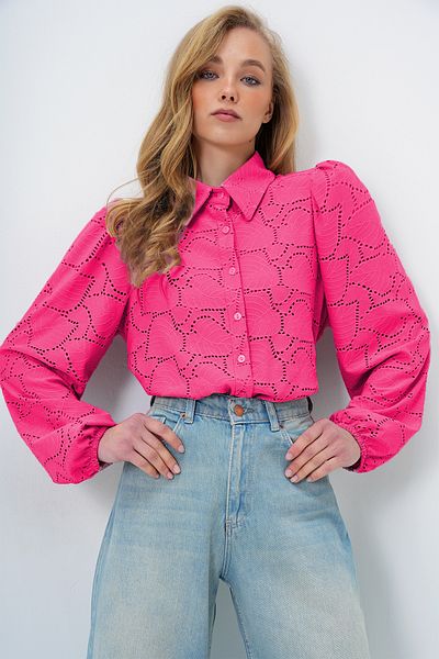 Trend Alaçatı Stili Women's Fuchsia Guipure Woven Premium Shirt Alc-X4366