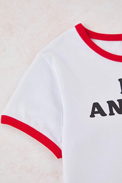 TRENDYOLKIDS Ecru Mädchen 100% Baumwolle Slogan gedruckt Piping detaillierte kurze Ärmel gestrickt T-Shirt TKDSS25TS00115