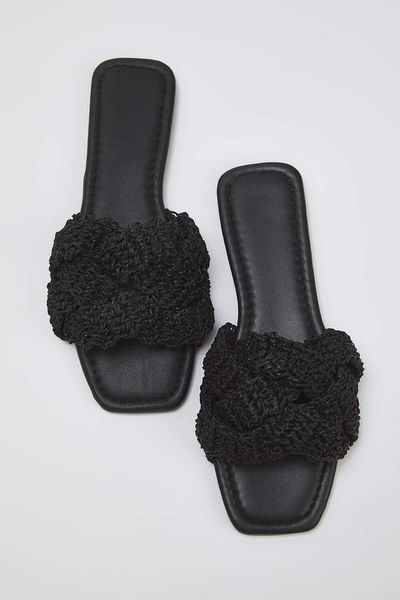 TRENDYOL SHOES Černé slaměné pletené dámské slaměné pantofle TAKSS25TE00030