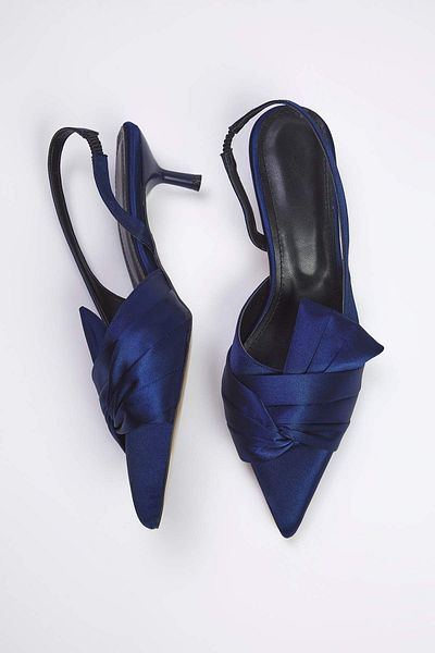 TRENDYOL SHOES Marineblaue Satin-Knoten-detaillierte spitze Zehen-Damen-Kitten-Heels-Schuhe TAKSS25TO00104