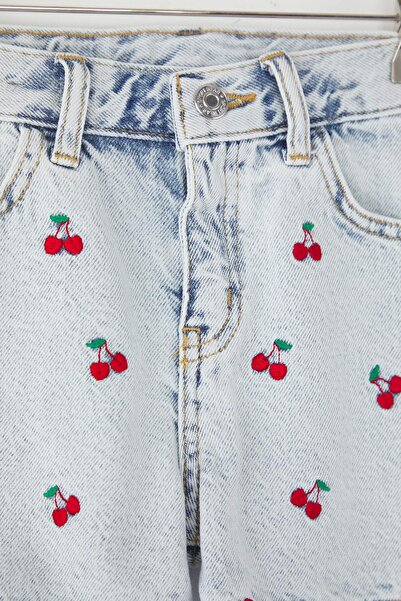 TRENDYOLKIDS Modré dívčí 100% bavlněné šortky s vyšívaným elastickým džínsem Cherry & Bermuda TKDSS25SR00036