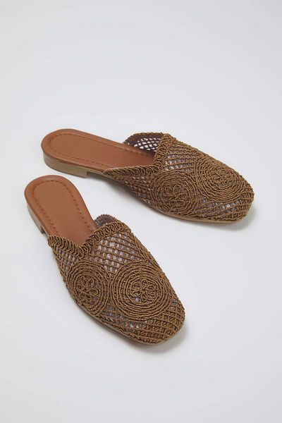 TRENDYOL SHOES Hnědé dámské pantofle Mule s uzavřeným předním dílem TAKSS24TE00000