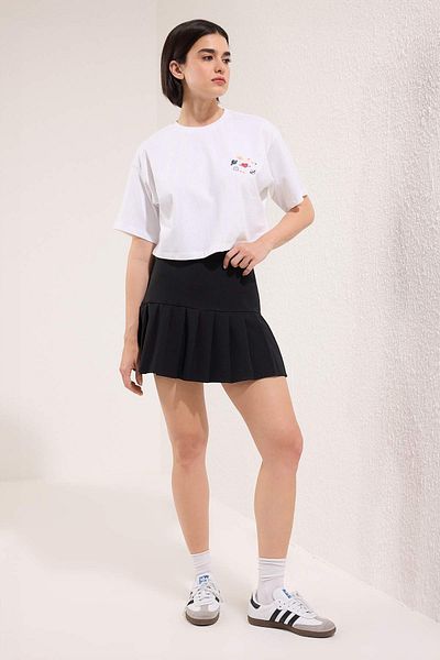 Trendyol Collection White Galaxy Printed Relaxed/Comfortable Fit 100% Cotton Crop Knitted T-Shirt Twoss23Ts00038
