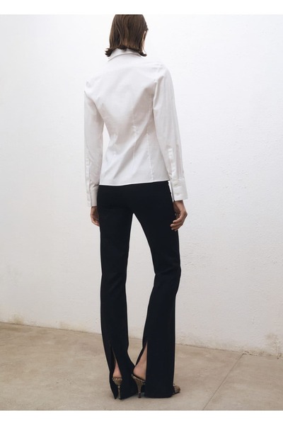 MANGO Woman Bedene oturan poplin gömlek