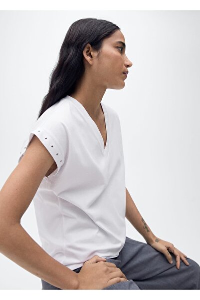 MANGO Woman Μπλουζάκι με γιακά V με καρφώματα