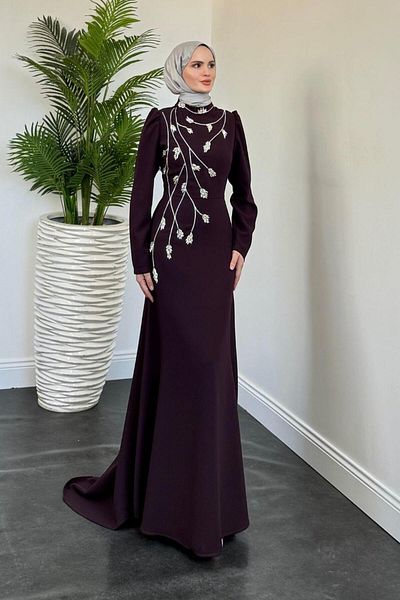 MERVEN AKYÜZ Βραδινό φόρεμα Arinya Side Stone Tail Plum