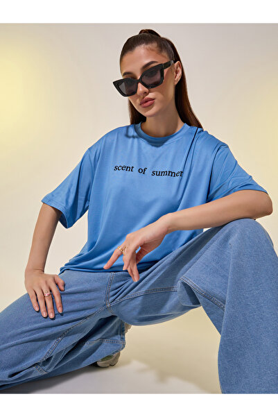 Styli تي شيرت بطبعة شعار ورقبة دائرية