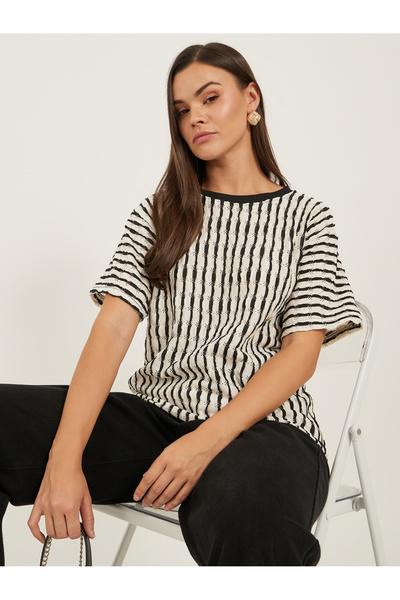 Styli تي شيرت بأكمام قصيرة ورقبة دائرية منقوش