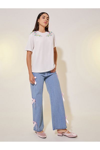 Styli Round Neck Floral Graphic T-Shirt