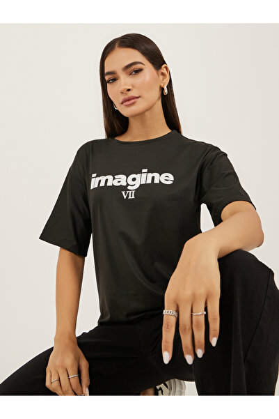 Styli تي شيرت بأكمام قصيرة ورقبة دائرية وطبعة شعار