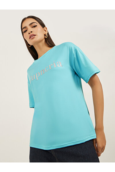 Styli تي شيرت كبير الحجم بأكمام قصيرة وطبعة شعار