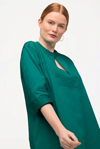 Şans Γυναικείο φόρεμα σε μεγάλο μέγεθος πράσινο, σε γραμμή Α, μανίκια Capri, λαιμόκοψη V 65N38958