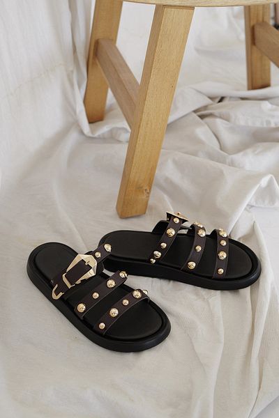 Meral Özgenç Pin Detail Flat Slippers