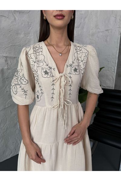 Elif Özbey Butik Φόρεμα μουσελίνας με πέτρινο κέντημα με δέσιμο στο μπροστινό μέρος