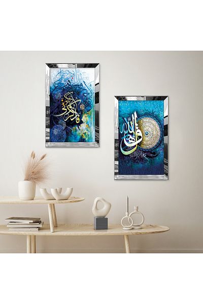 Zevahir Mobilya Dekorasyon SET DE MASA DECORATIVĂ MDF BILATERAL CU CADRU DE PLEXY CU Oglindă ARGINTIE FOND ALBASTRU LITERE ARABICE