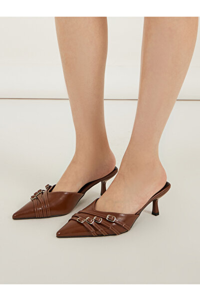 Styli حذاء بكعب مدبب بتفاصيل حزام الإبزيم