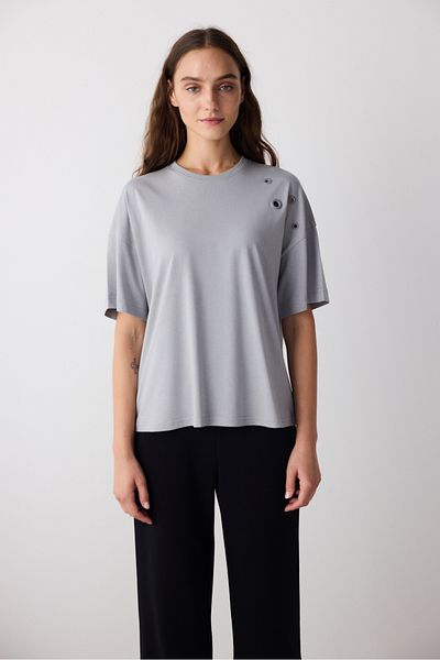 Penti Verla T-Shirt with Grey Shoulder Accessories - Saude Collection