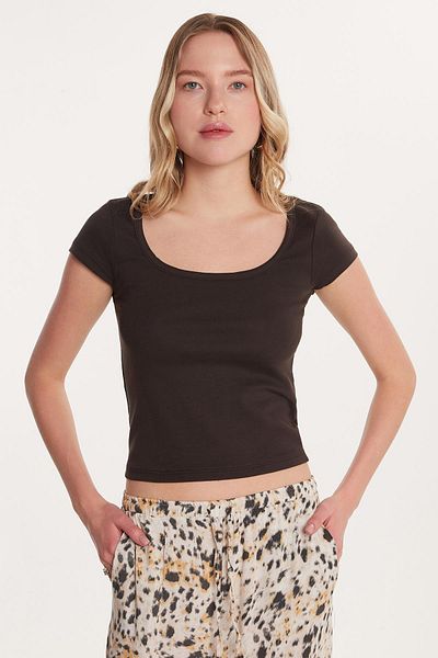 Tudors Bluză maro cu mânecă scurtă, cu decolteu în U, din bumbac, slim fit