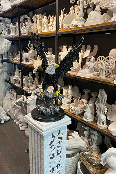 Tasarloxi Kanatları Açık Büyük Kartal Heykeli