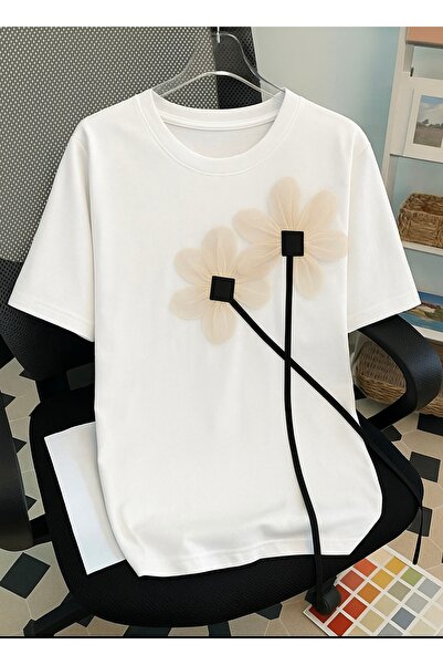 NATUFIAN STORE Kadın Çiçek Aksesuarlı Oversize Kalıp Basic T-shirt