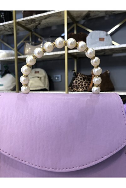 Hane 💜 Yeni Sezonun İnci Tacı: Lavanta Rengi İnci Saplı Şık Çanta - Zarafeti...