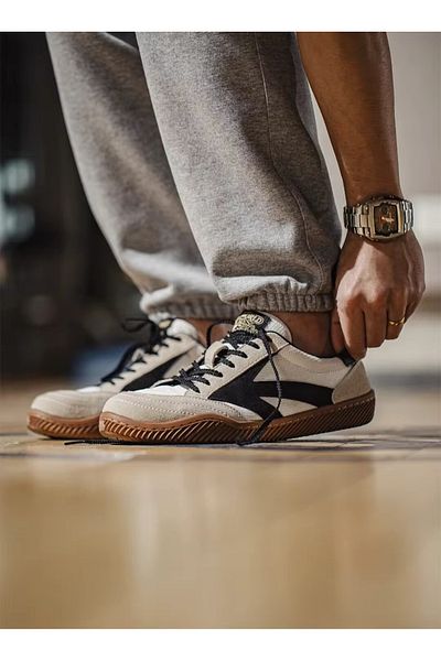 Lost Laces The 01 Sneaker