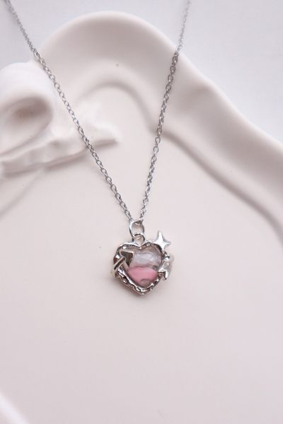 EFBUTİK Holographic Heart Claw Imported Necklace with Silver Color Chain