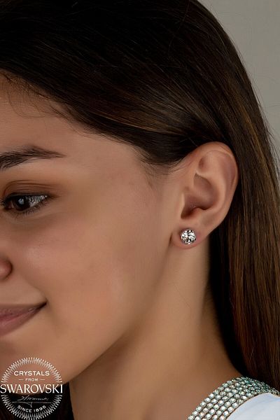 Swaroski Zirconia Crystal Stone Ss Nail Studded Earrings