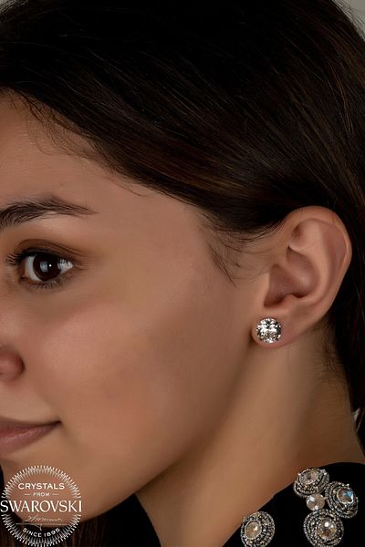 Swaroski Zirconia Crystal Stone Ss Nail Studded Earrings