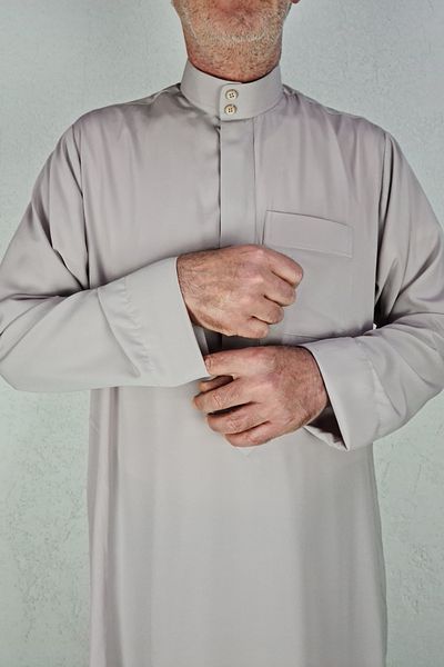Royal Attire Prayer Robe,Saudi Arabian Design,front Buttons Hidden And Long Sleeve Buttoned Pocket,Dishdasha clothing