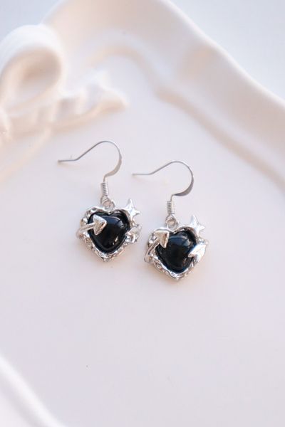 EFBUTİK Heart Claw Black Imported Earrings
