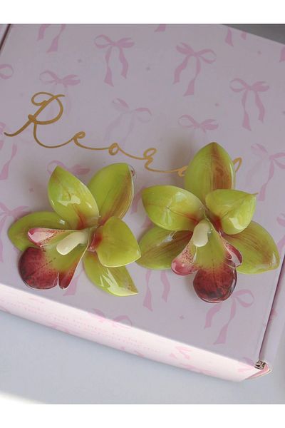 Reorah Collection Resin Flower Earrings