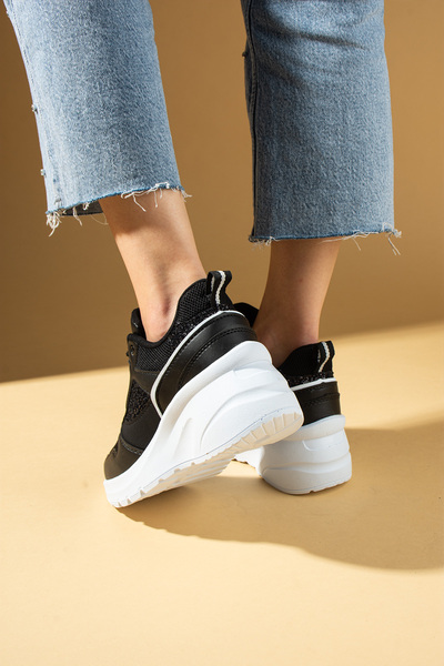 Pembe Potin Black and White Women's Sports Sneakers Lace-up Casual Comfortable Sole Shoes