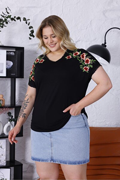 Siyezen Oversize Blouse with Embroidery Detail on the Shoulders