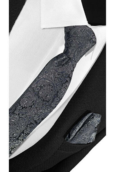 BLC Basic Line Co. Σετ γραβάτα και μαντήλι από μικροΐνες με μοτίβο μπλε σάλι σε μαύρο φόντο - 7 cm μοντέρνα κοπή