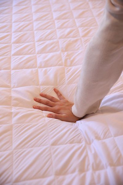 NEEDLE PROTECTIVE MICRO QUILTED WATER WATERPROOF MATTRESS PROTECTIVE ALEZ BED SHEET SINGLE DOUBLE BATTLE (4 DIFFERENT SIZES)