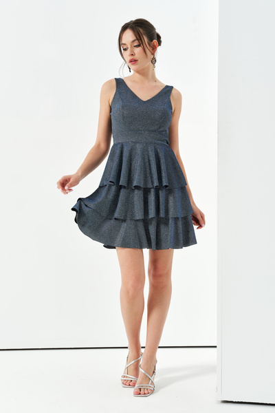 LOVE IS EVERYWHERE Kadın Mini Abiye Elbise Gümüş Saks V Yaka Sırtı Açık Eteği Kat Kat Degradeli Simli