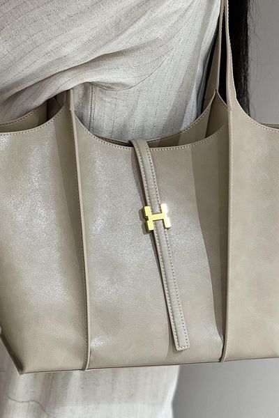 Levidor H Logo Locked Large Size Shoulder Bag 930348