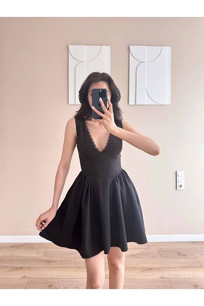 LOCH BUTİK Women's Black V-Neck Lace Detailed Mini Dress with Pockets