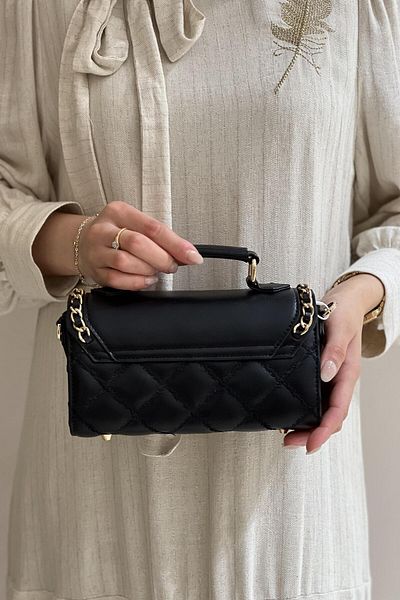 Levidor Crossbody Bag with Metal Ring Detailed Cover and Chain