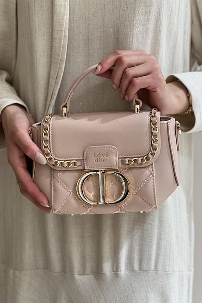 Levidor Oval Buckle Chain Cover Hand Holding Crossbody Bag