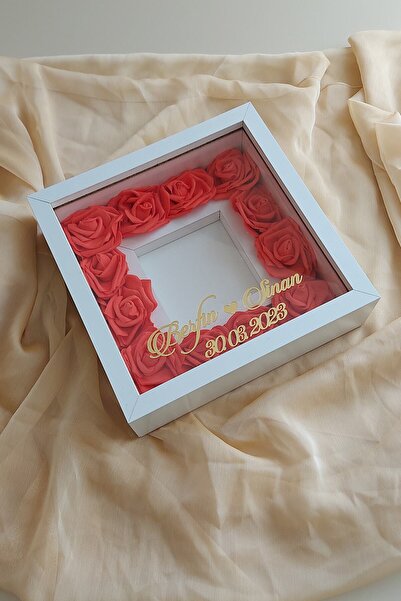 Verda Çerçeve Güllü Anı Çerçevesi! Isimli Ve Tarihli 25x25 Cm 12 Gülü Ile Beraber Fotoğraf Bölümlü Anı Çerçevesi!