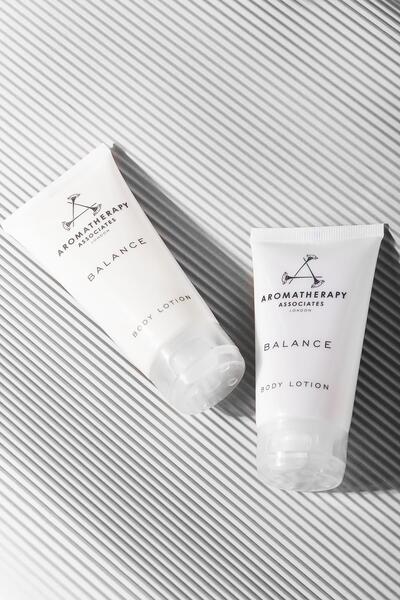 Aromatherapy لوشن الجسم أسوشيتس بالانس 60 مل و 40 مل