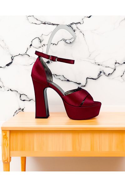 E&L Company Set with 13cm burgundy satin bag.